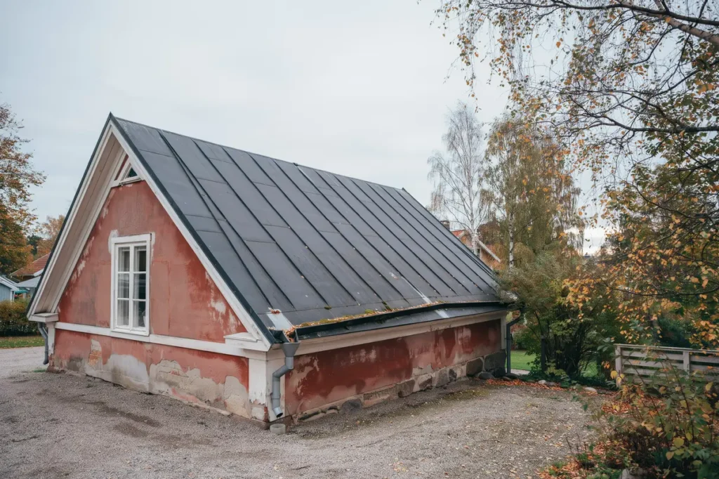 s uppt cker och tg rdar du rost p pl ttak innan skadorna blir dyra